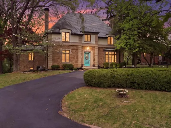 22 Country Club Pl, Belleville, IL 62223