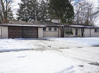 19041 Bungalow Dr, Lathrup Village, MI 48076