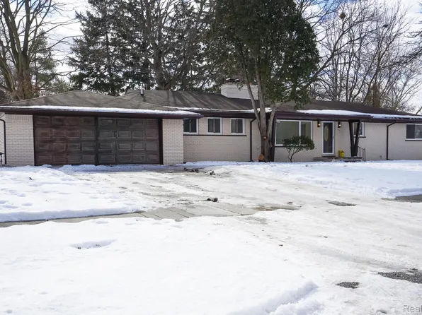 19041 Bungalow Dr, Lathrup Village, MI 48076