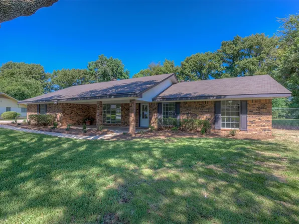 220 Walnut Ln, Bossier City, LA 71111