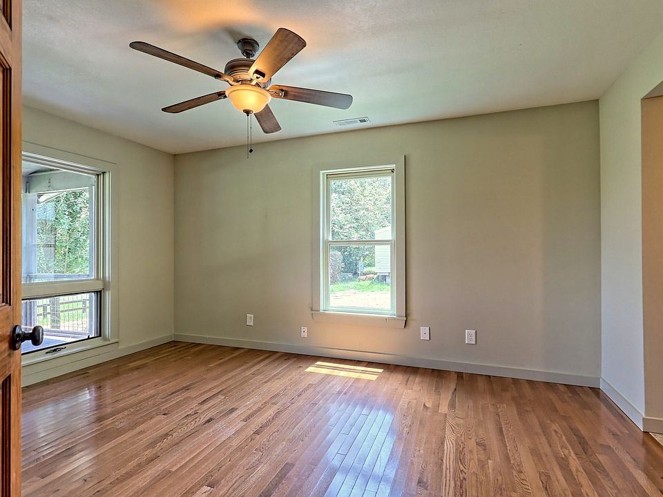151st image of 3622 Sandy Ford Rd
