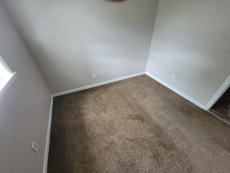 1258 Thomas St — Photo 2
