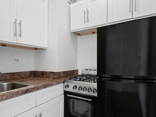 225 East 46th Street 2G image 4 of 5