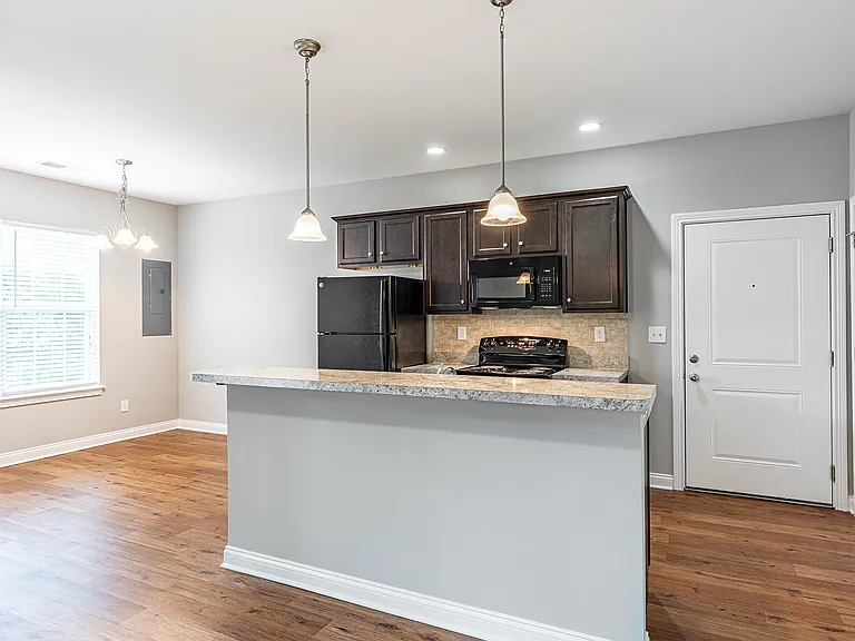 Palomar View Apartments — Photo 21