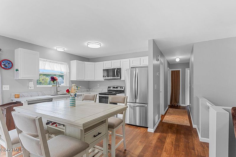 4th image of 61 Locust Ridge Drive