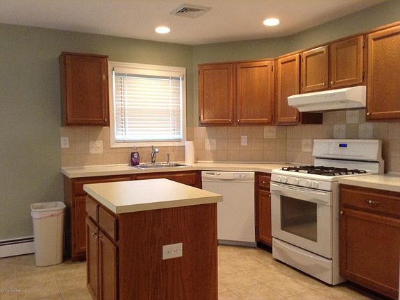 5th image of 83 Trent Dr