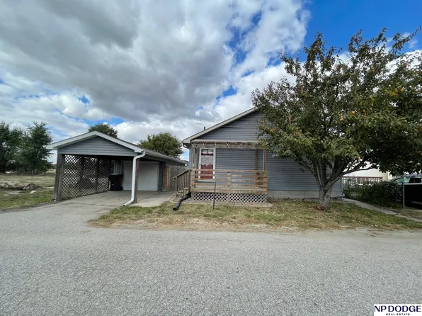 312 Whispering Pines, Nickerson, NE 68044
