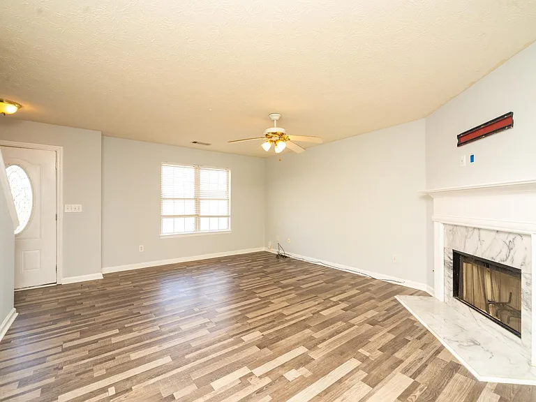 811 Sugar Oak Ln — Photo 4