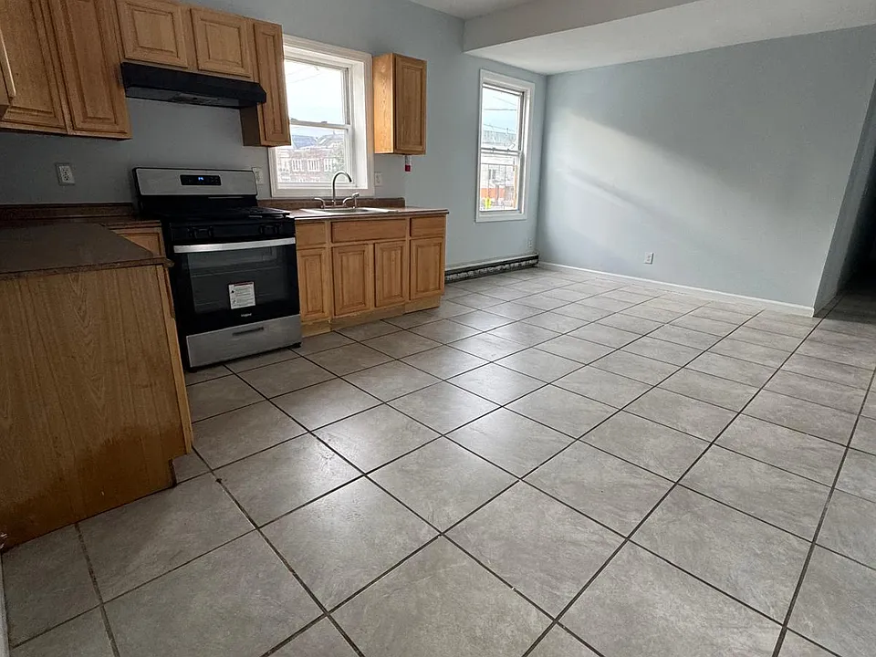 410 1st Ave #2