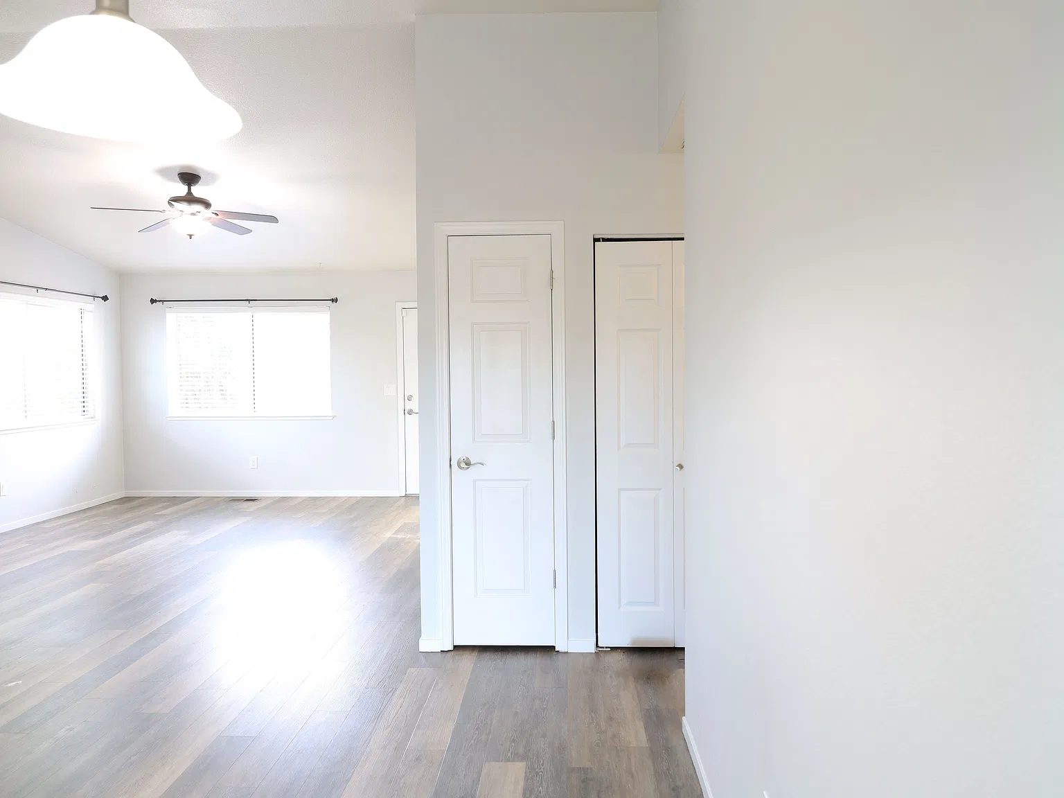 3 bed, 2.0 bath, 1304 sqft, $2,400 — Photo 2