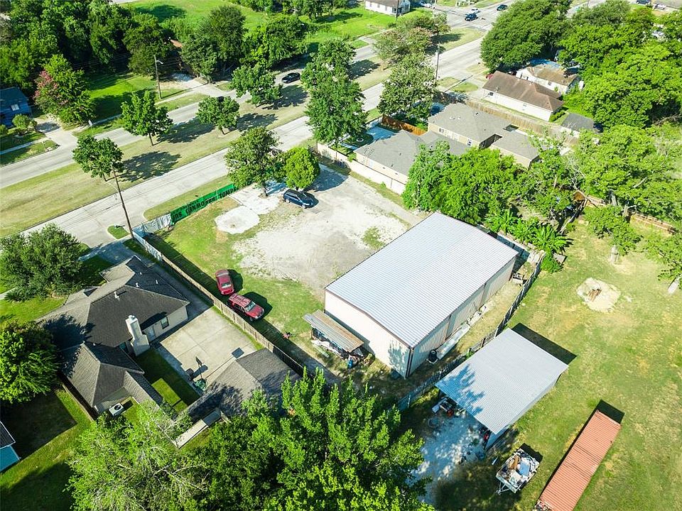 1st image of 844 N Victory Dr