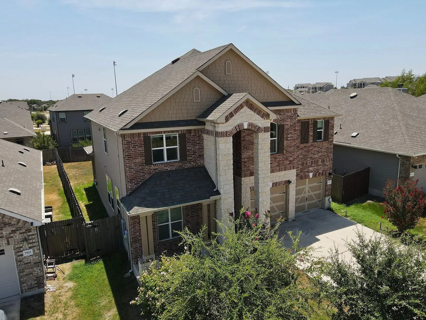 3 Bed | 2.5 Bath Rental in Austin, TX with 2-Car Garage — Photo 2