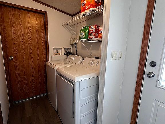 Entry/laundry