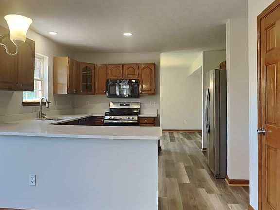 5th image of 10245 Ironway Dr
