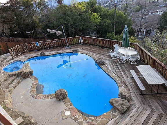 5th image of 385 Photinia Ln #B