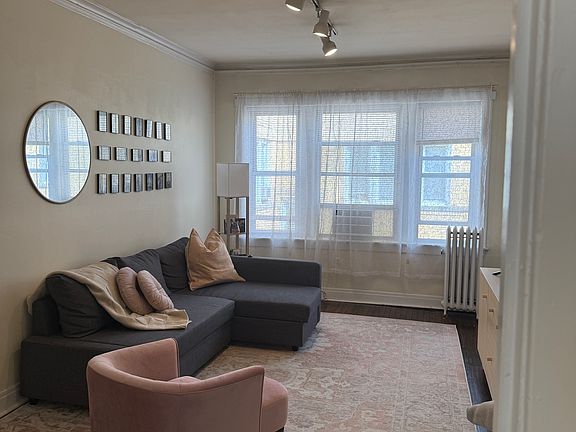 4th image of 4002 N Kenmore Ave APT 3W