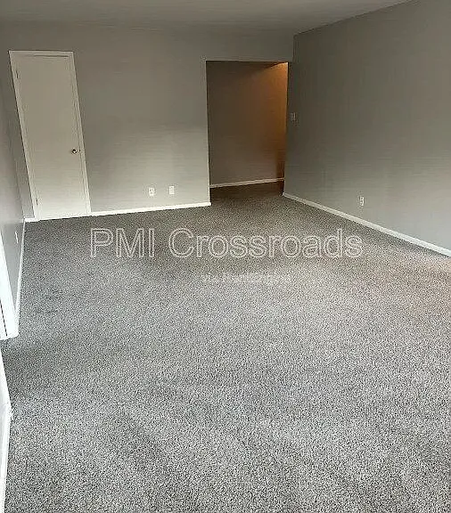 Riviera Manor — Photo 15