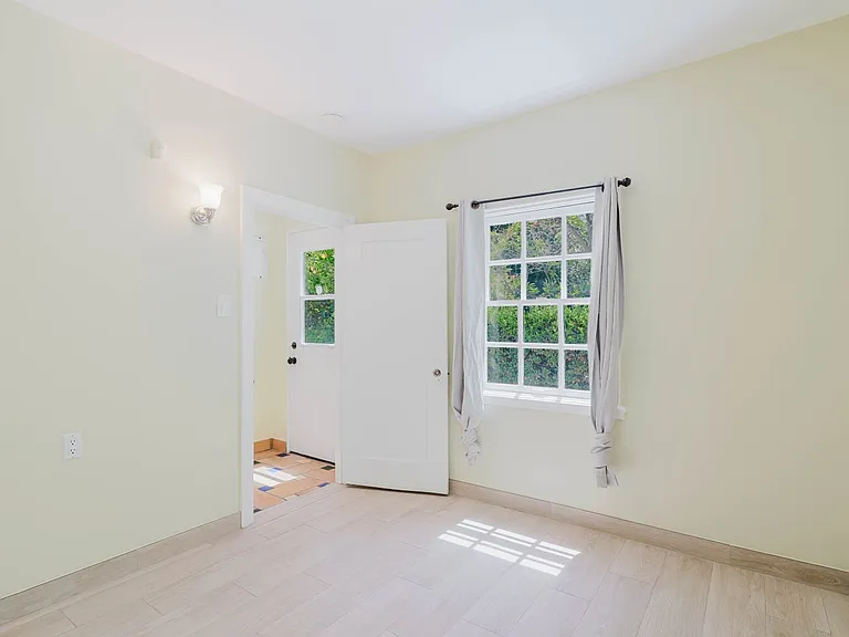 11036 Fruitland Dr — Photo 17