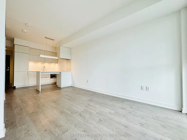 20 Richardson St #404 — Photo 1