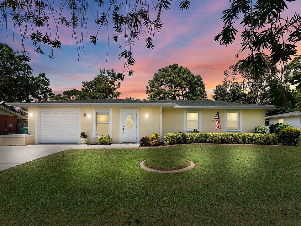 1st image of 486 NE Solida Circle