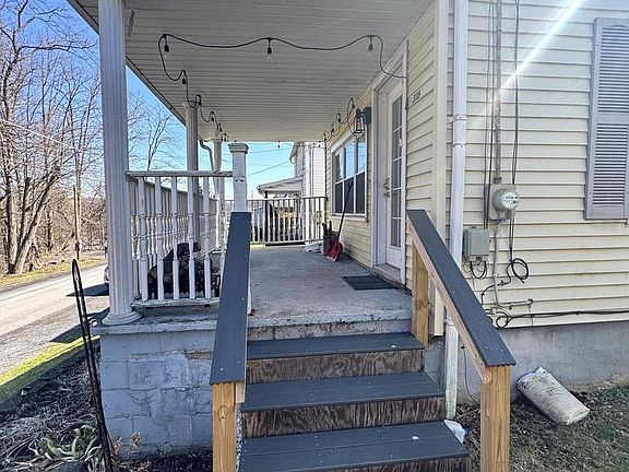 3rd image of 316 W Railroad St