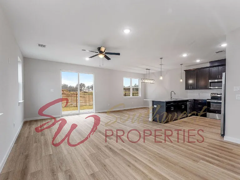 545 Galt Dr — Photo 2