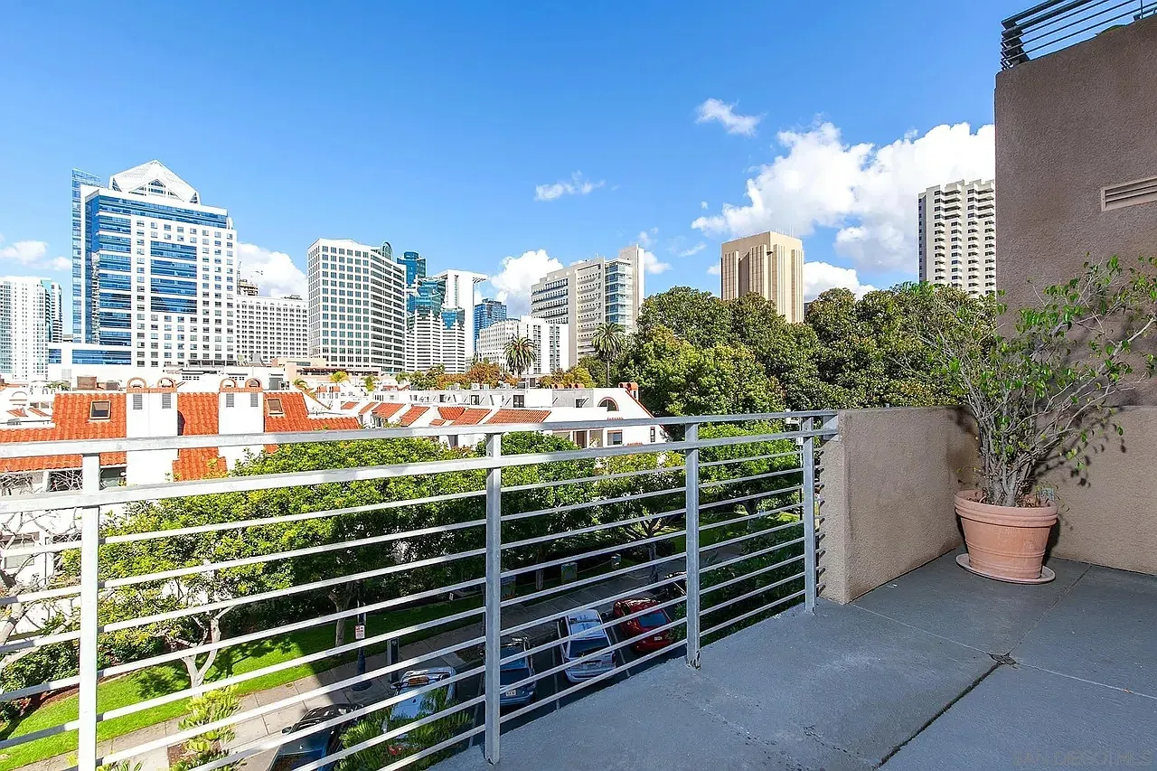 2 bed, 2151 sqft, $6,000 — Photo 2
