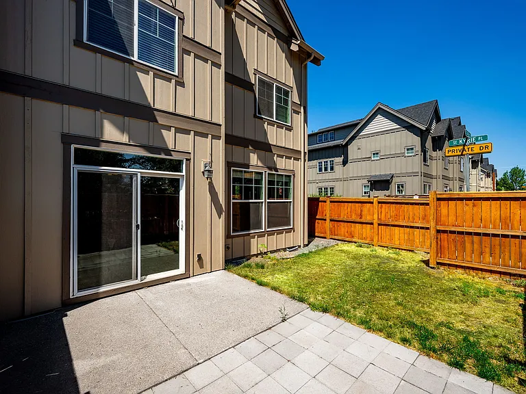 1064 SE Leonel Ln — Photo 13