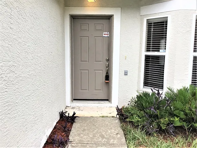 3 bed, 2.0 bath, 1439 sqft, $2,255 — Photo 2
