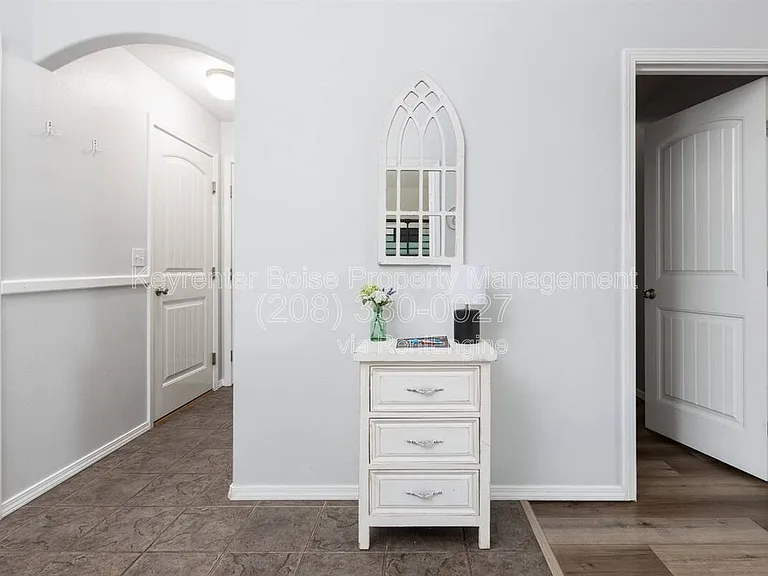 879 N Traquair Pl — Photo 19