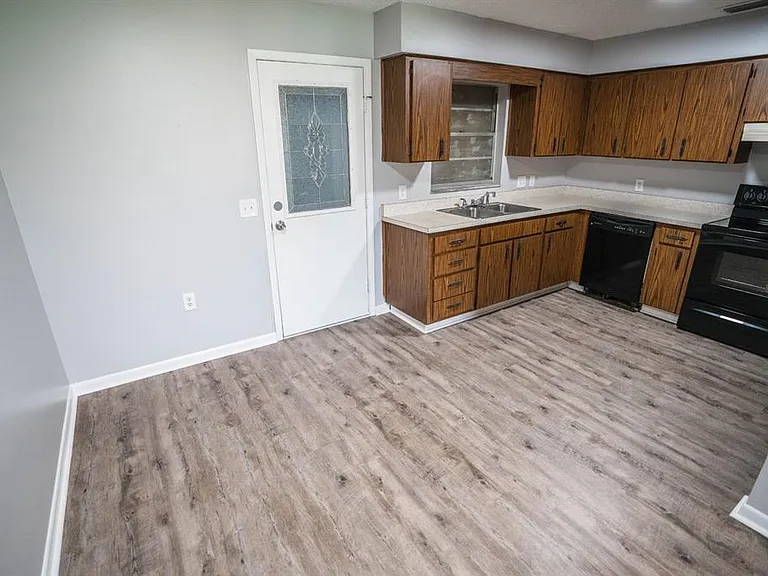 6913 Mathers Ln — Photo 10