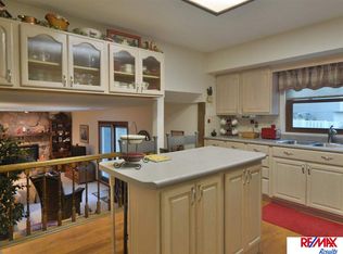 7554 Drexel St, Ralston, NE 68127