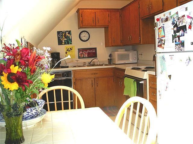 2nd image of 492 Holly Ave #A