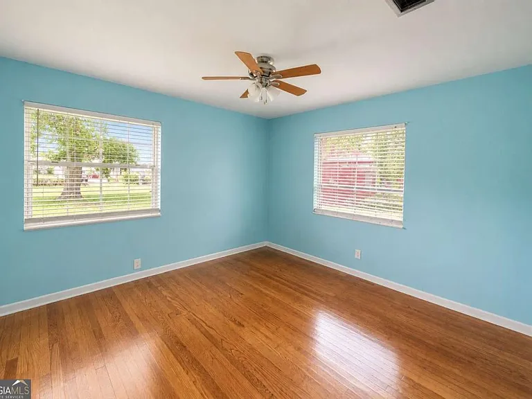 504 Bowen St — Photo 23