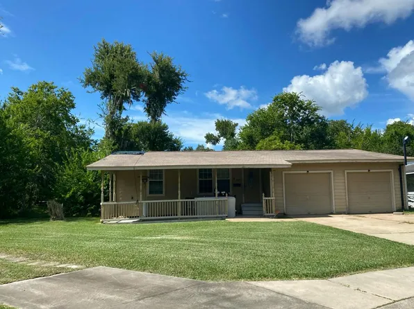 56 Vinca Ct, Lake Jackson, TX 77566