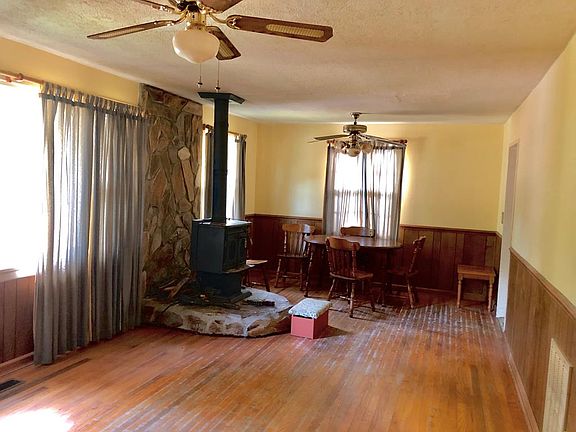 3rd image of 1199 Thurmond St