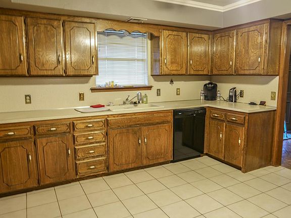 3rd image of 520 Kimberly Dr