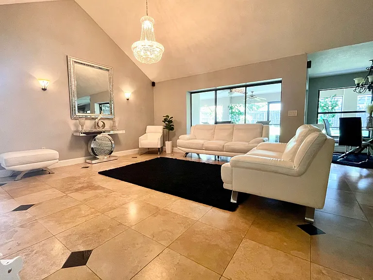 1102 S Sugartree Dr — Photo 17