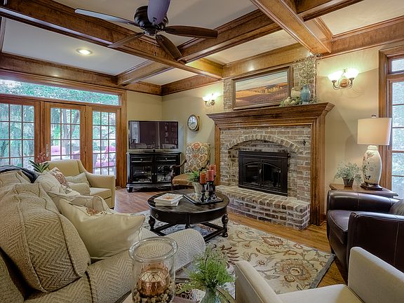 Spacious Family Room