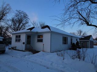 1817 N 6th St, Estherville, IA 51334