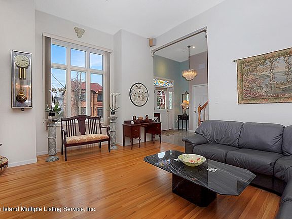 5th image of 83 Glendale Ave