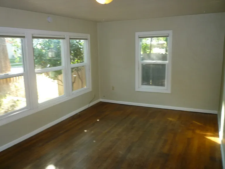 436 Maple St — Photo 2