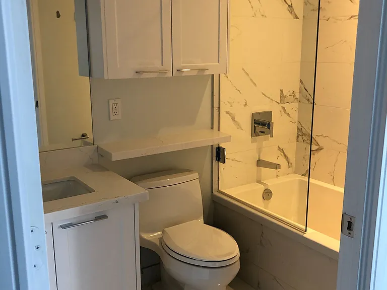 28 Wellesley St E #1702 — Photo 6