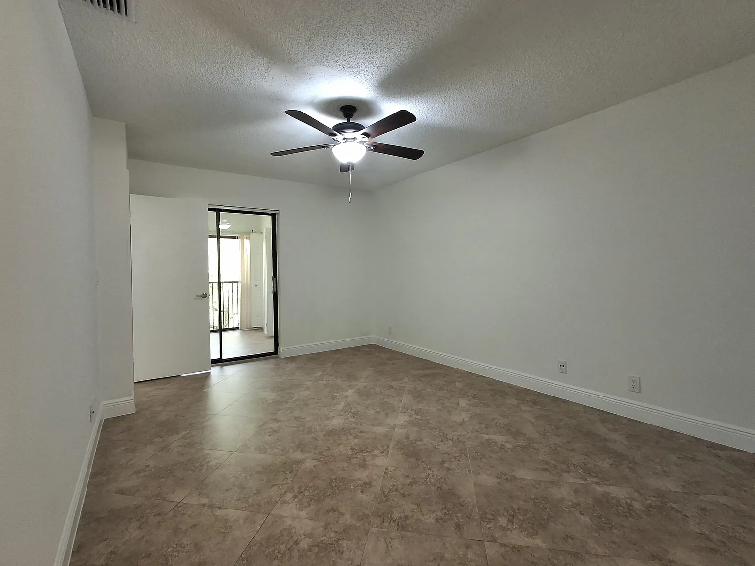 2 bed, 2.0 bath, 955 sqft, $2,300 — Photo 1