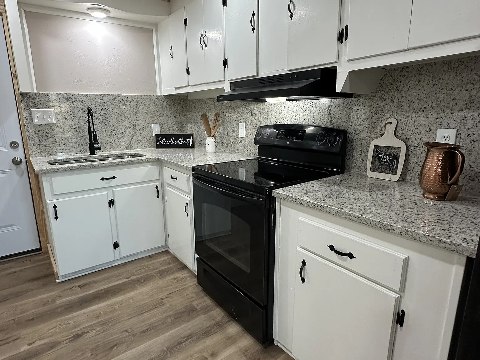 3 bed, 1024 sqft, $1,656 — Photo 4