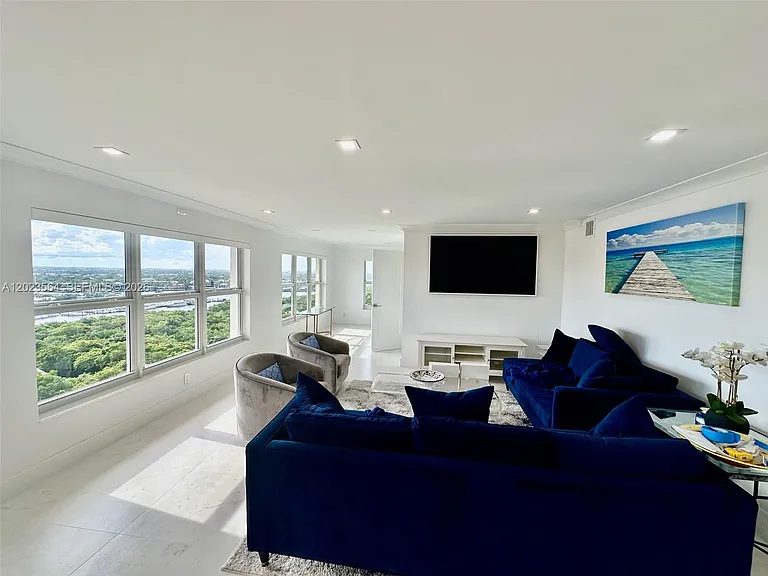 3000 E Sunrise Blvd #G — Photo 8