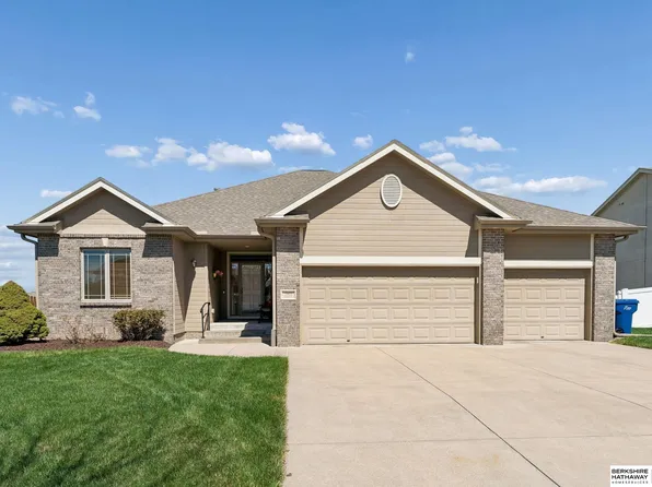 1902 Apollo Ln, Papillion, NE 68133