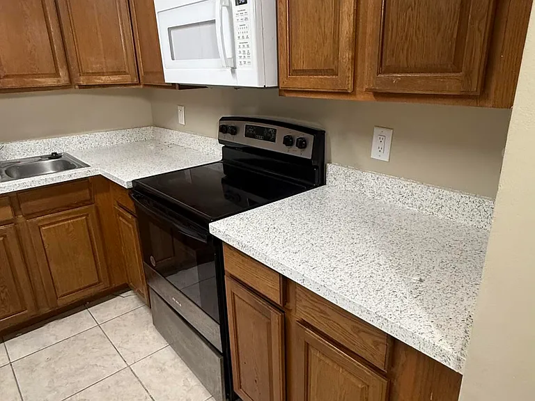 475 SE 8th St #220 — Photo 13