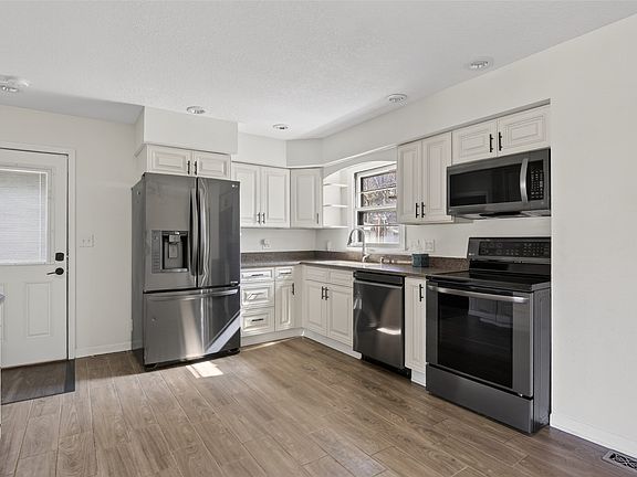 4th image of 3001 Roblang Ct