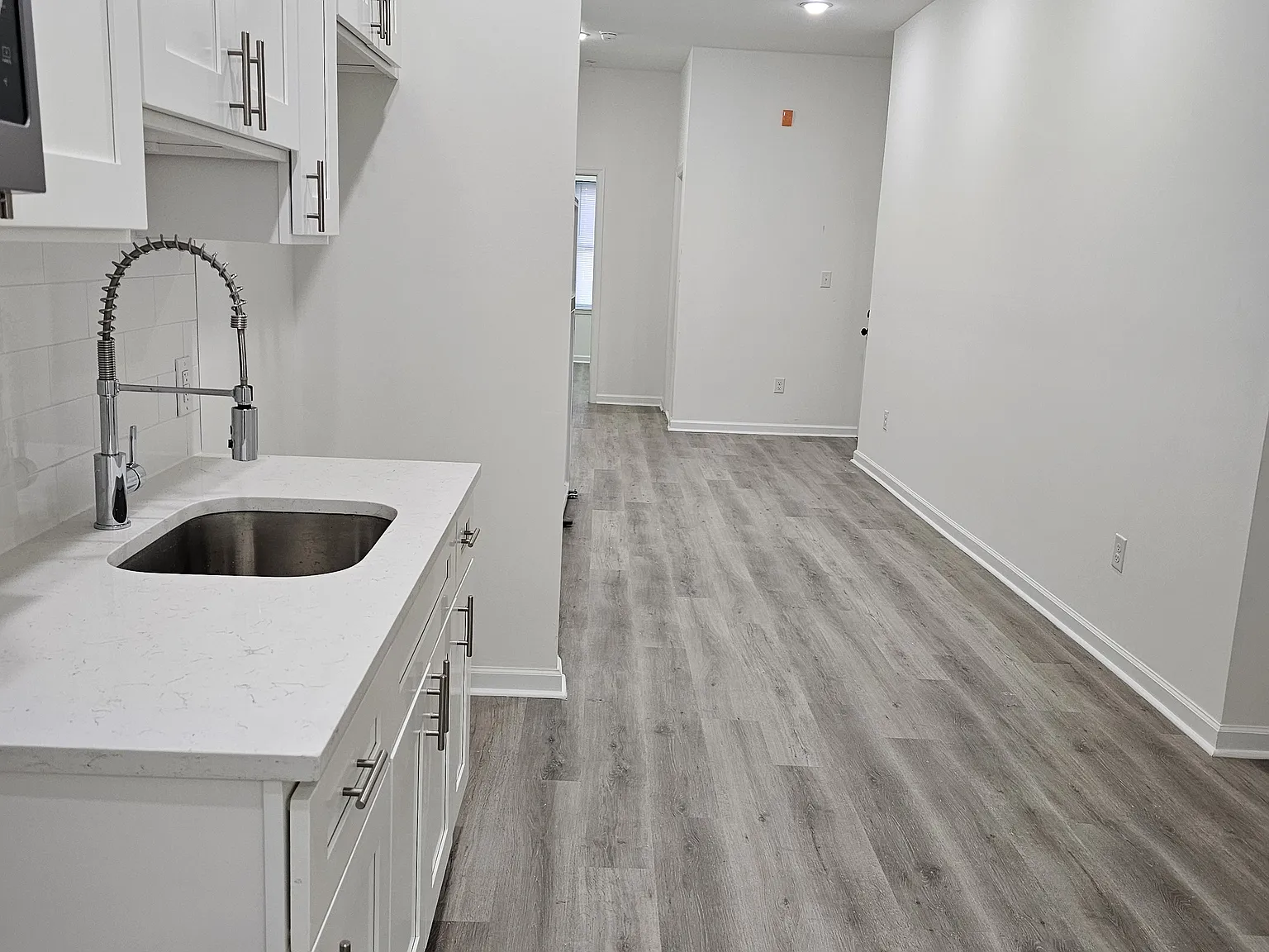 2 bed, 1000 sqft, $1,500 — Photo 2